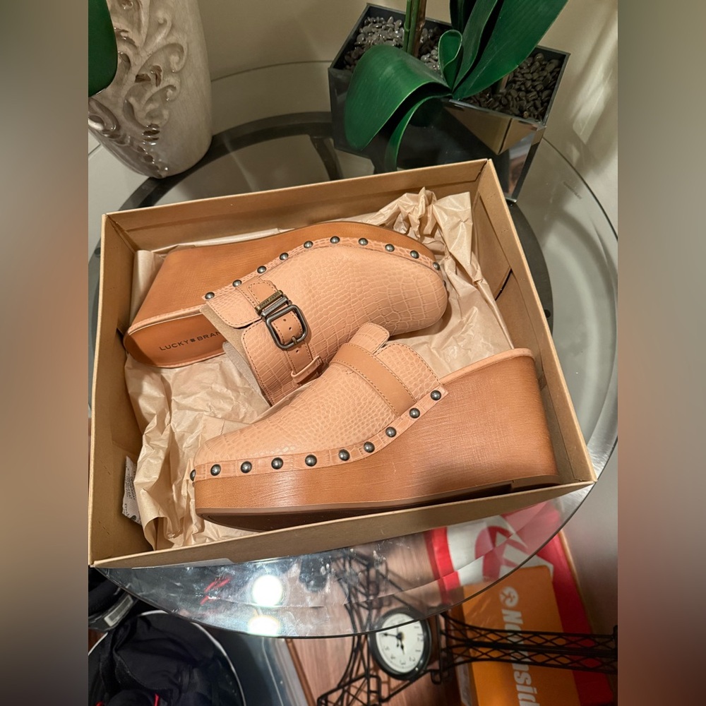 Lucky Brand Leather Wedges - Picture 2 of 12